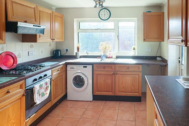 26, Tasman Close, Rustington photo 3