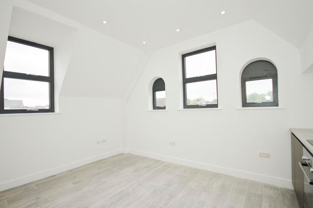 Flat 5 Sterling Rose House 52, High Street, Rickmansworth photo 4