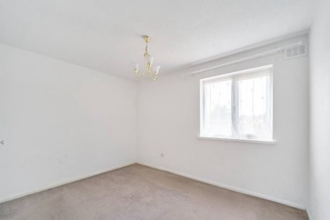 11, Fleetwood Court, Swindon photo 4