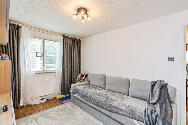 445, Maplin Park, Slough photo 4