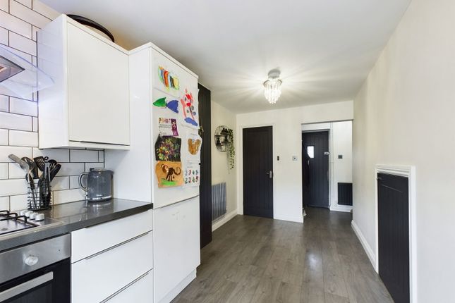 38, Fry Road, Stevenage photo 3