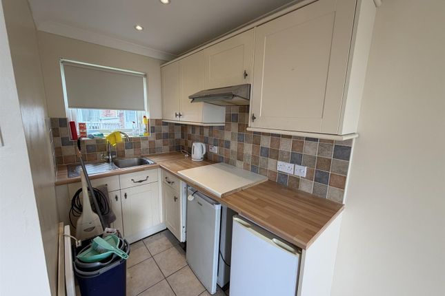 60, Waterside Park, The Street, Lowestoft photo 4