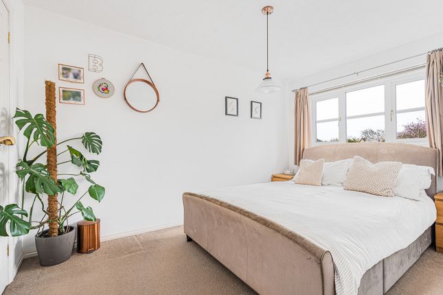 3, Siskin Road, Bicester photo 4