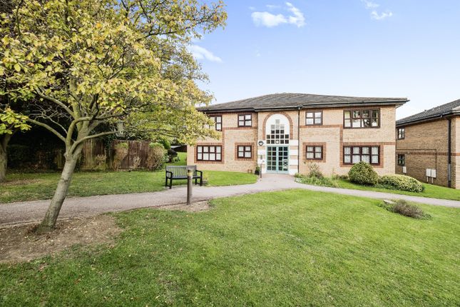 Flat for sale in Abbs Cross Gardens, Hornchurch