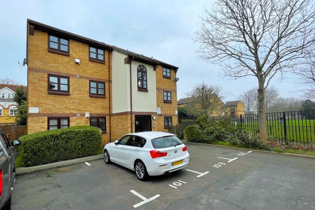 Flat for sale in Lavender Avenue, Mitcham