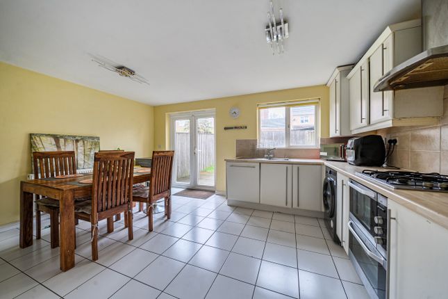 39, Lilac Court, Leeds photo 2