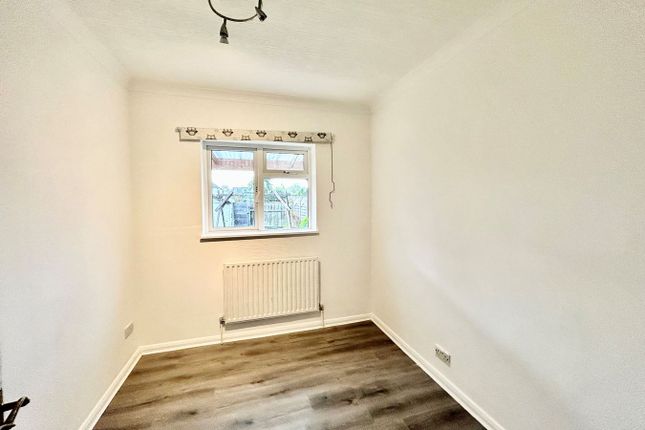 Tees Avenue, Greenford photo 4