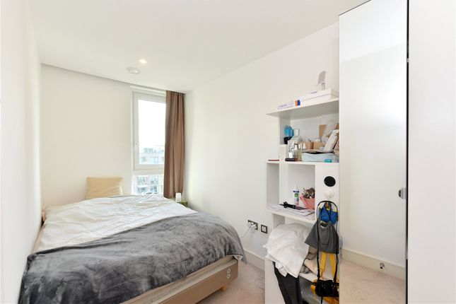 Flat to rent in Altitude Point, 71 Alie Street, London