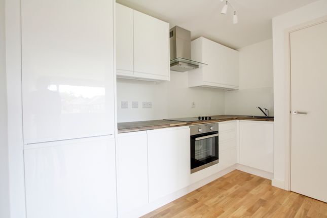 Flat to rent in Rennets Wood Road, Eltham