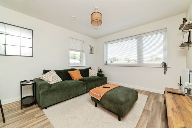 11, Pearmain House, Blossom Drive, Welwyn Garden City photo 2