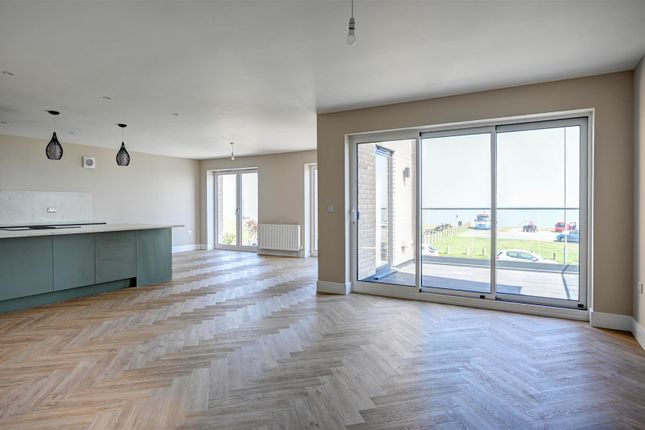 70b, Marine Parade, Gorleston photo 4