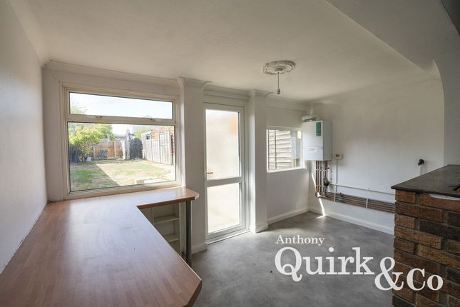 14, Lappmark Road, Canvey Island photo 4