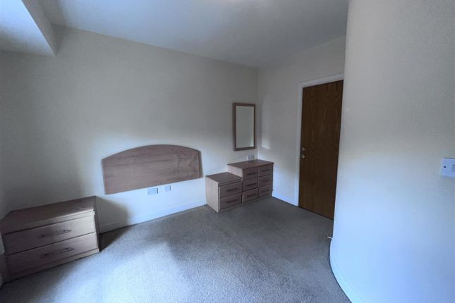 Flat to rent in Gower Hey Gardens, Hyde