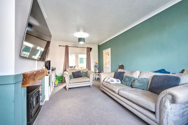 9 Kingsley Avenue, Wigan photo 2