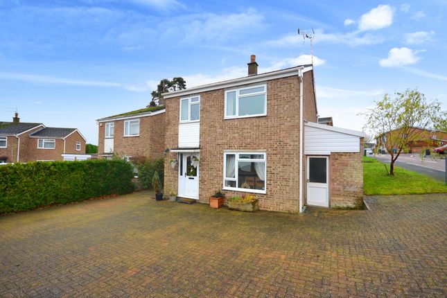 Detached house for sale in The Kentings, Braintree