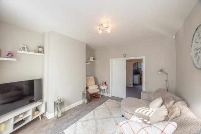 9, Blenheim Avenue, Barnsley photo 4