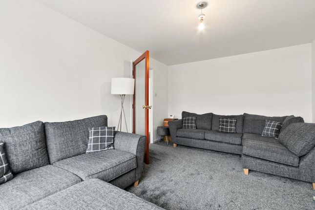 17, Monkton Gardens, Glasgow photo 4