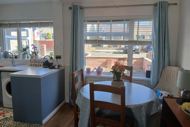 10, St. Nicholas Court, Caerphilly photo 3