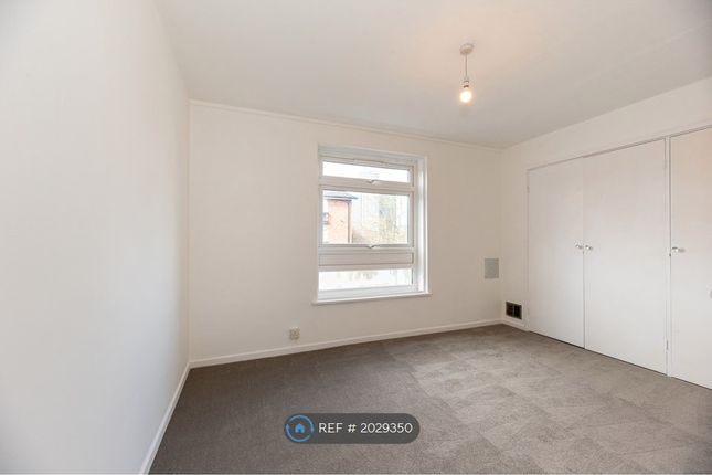 Flat to rent in Maresfield, Croydon