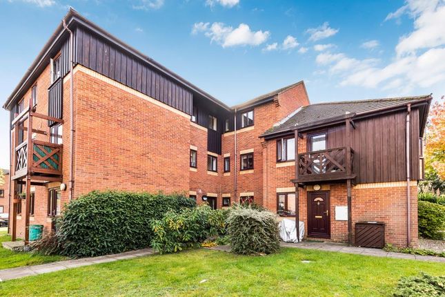 Thumbnail Flat to rent in Roebuck Court, Didcot