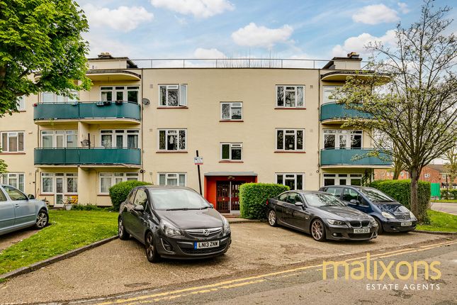 Flat for sale in Upper Tooting Park, London