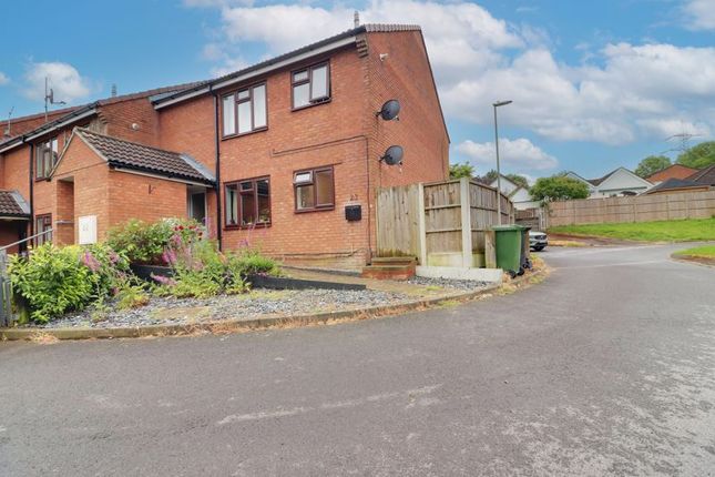 Thumbnail Flat for sale in Saxon Close, Clanfield, Waterlooville
