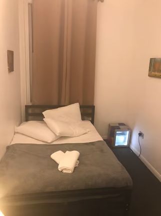 Thumbnail Room to rent in York Way, London