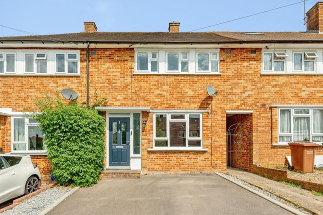 2-bed house on 25, Dundrey Crescent, Redhill, £400,000