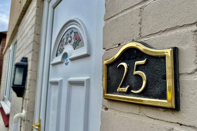 25, Hawkswood Place, West Yorkshire photo 2