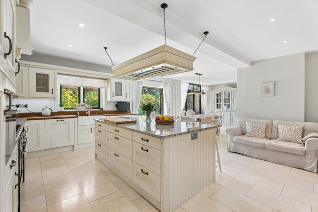 Sycamore Road, Buckinghamshire photo 2