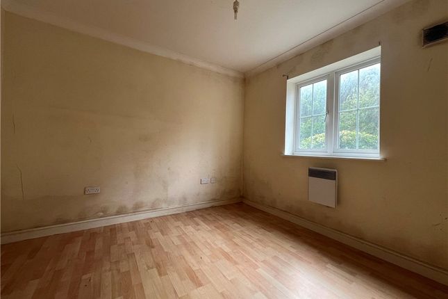 Apartment 72, Dorchester Court, 283, London Road, Surrey photo 3