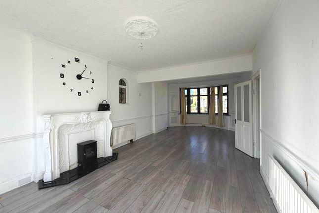 44, Whalebone Grove, Romford photo 2