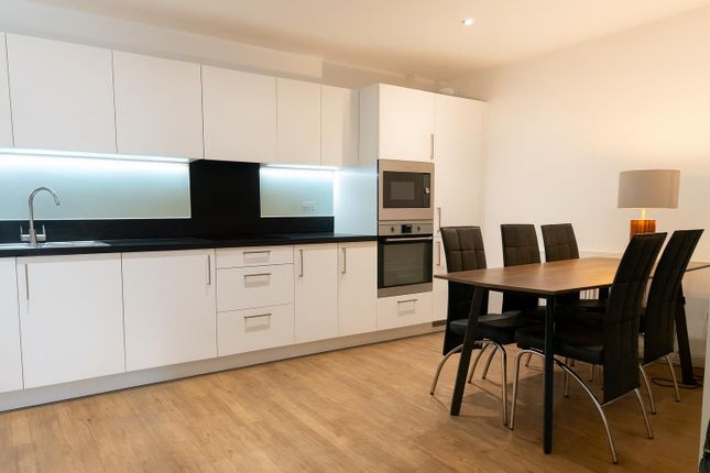 Flat 39, 2, Kingfisher Heights, Bramwell Way, London photo 5