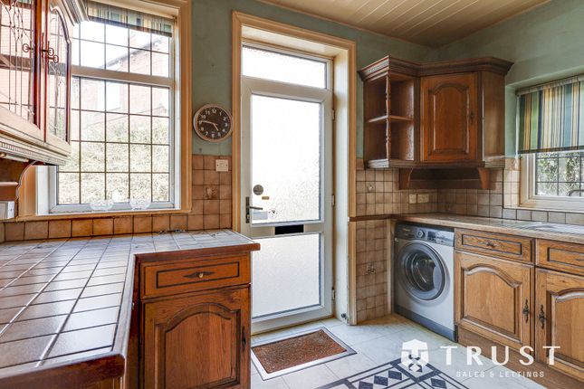 41 Highfield Drive, Batley photo 4