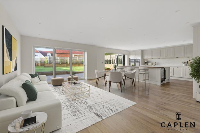 10, Chatsworth Mews, Stapleford Abbotts photo 3