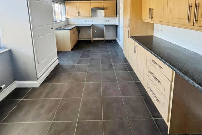 46, Avondale Road, Lowestoft photo 3