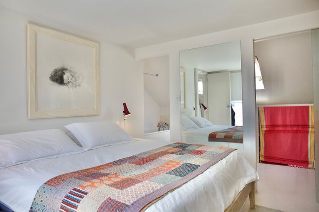 End terrace house for sale in Valetta Road, London
