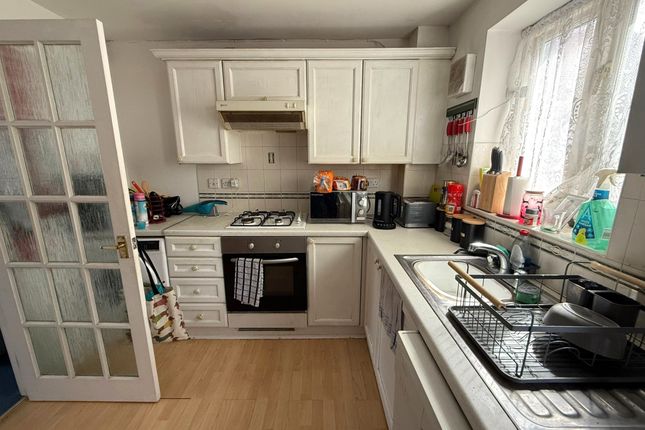 Trevithick Close, Feltham photo 4