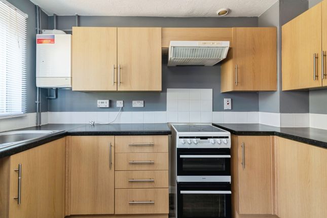 72, Herons Court, Nottingham photo 4