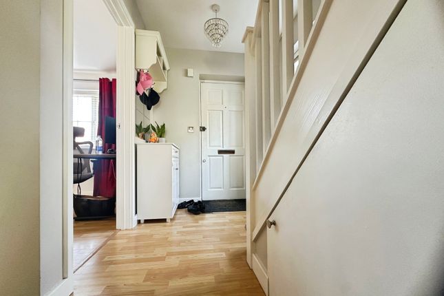 38, Holtsmere Close, Hertfordshire photo 4