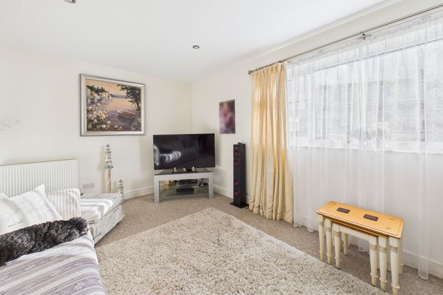 21, Bede Haven Close, Bude photo 2