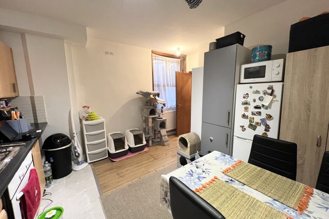 Flat 4 44-46, Hendon Lane, London photo 4