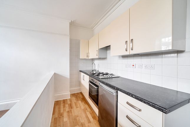 Flat 2, 7, Berkeley Street, Gloucestershire photo 2
