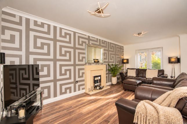 Rosebay Close, Oldham photo 2