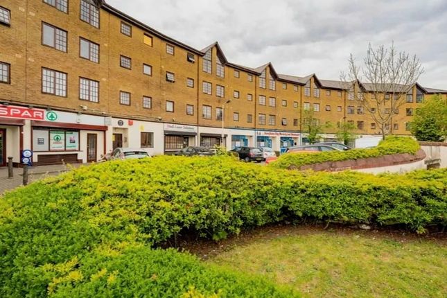 Flat for sale in Comer Crescent, Southall