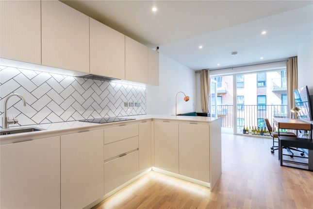 Flat 26, Arber House, 2, Greenleaf Walk, Southall photo 3