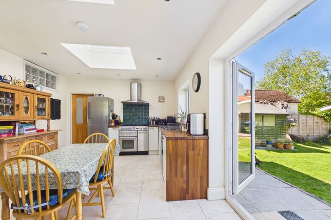 14 Chatsworth Drive, Cheltenham photo 3