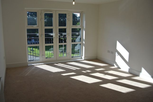 19, Merrill House, Farnborough photo 4