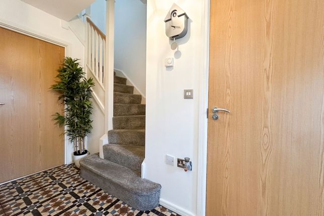 52 Thorne Crescent, Manchester photo 3