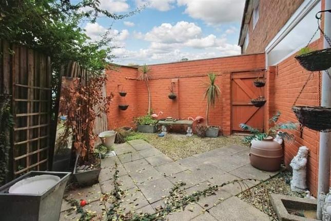 End terrace house for sale in Pinmill, Basildon
